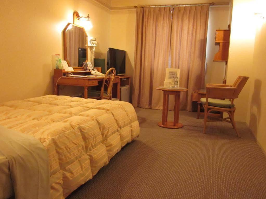 מיאזאקי Hotel Merieges מראה חיצוני תמונה